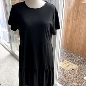 Black Short Sleeve Tiered Dress Size M